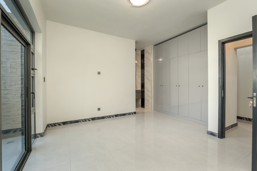 6 Bedroom Property for Sale in Sandown Western Cape